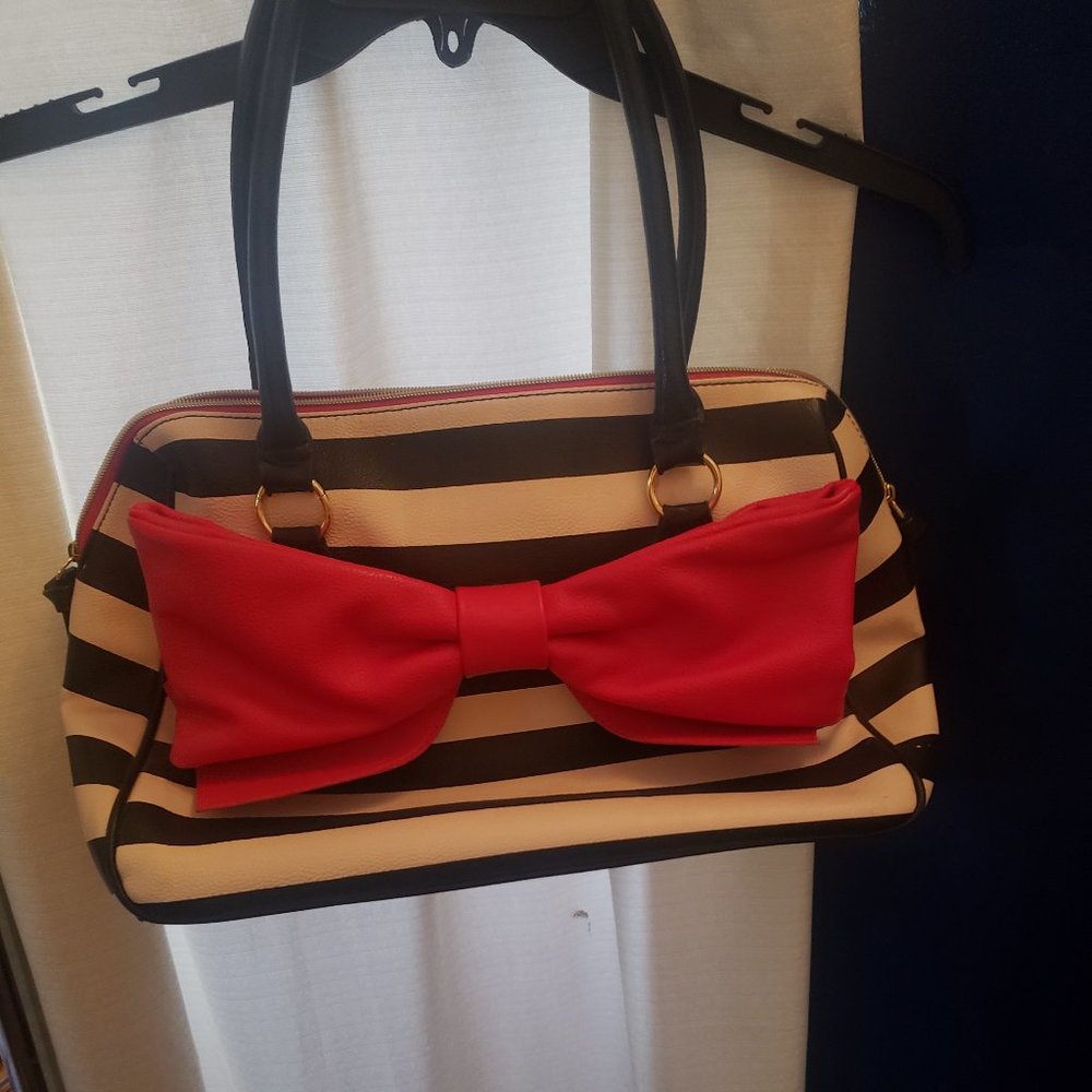 Purse - Picture 1 of 9